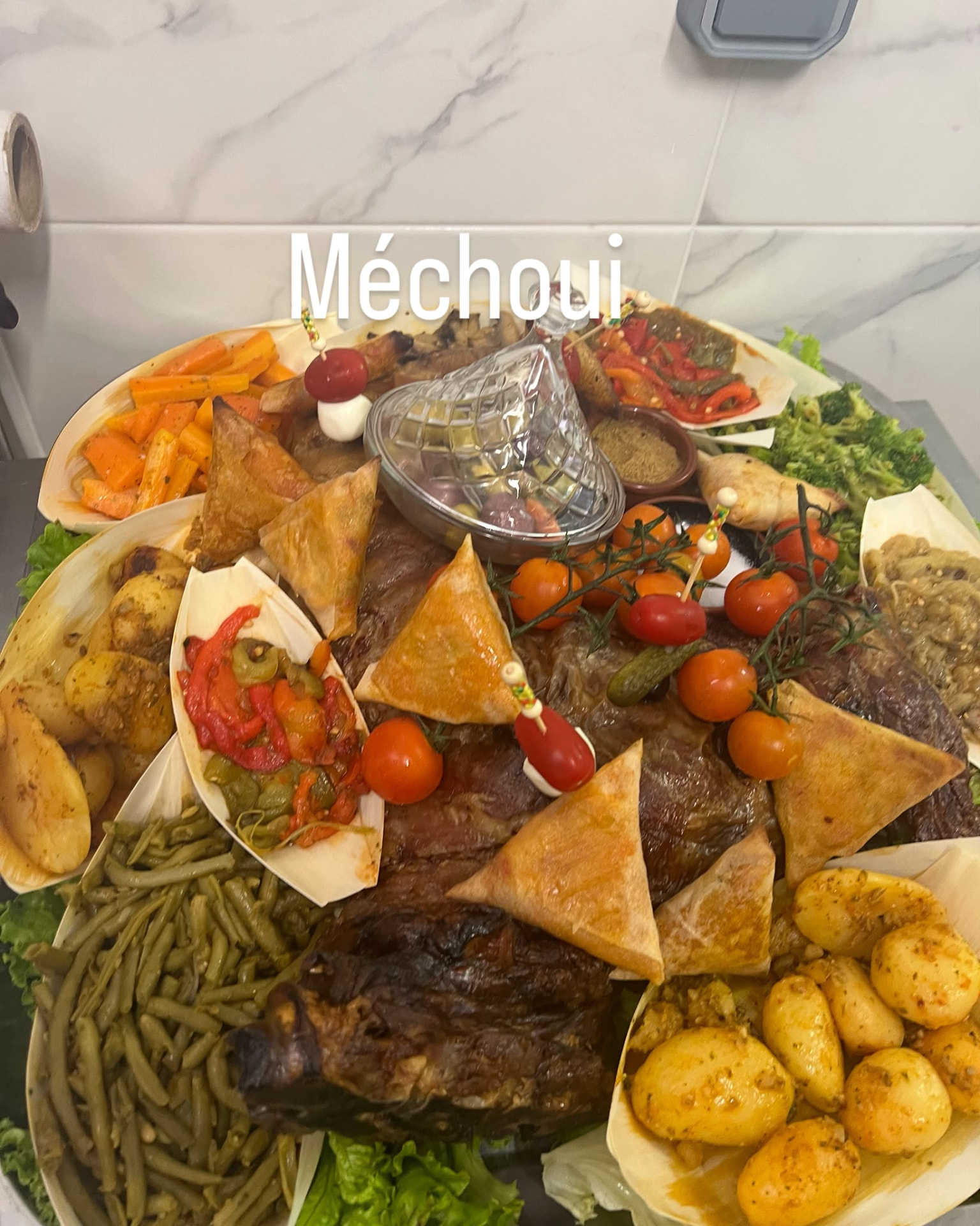 Méchoui d'agneau et garnitures